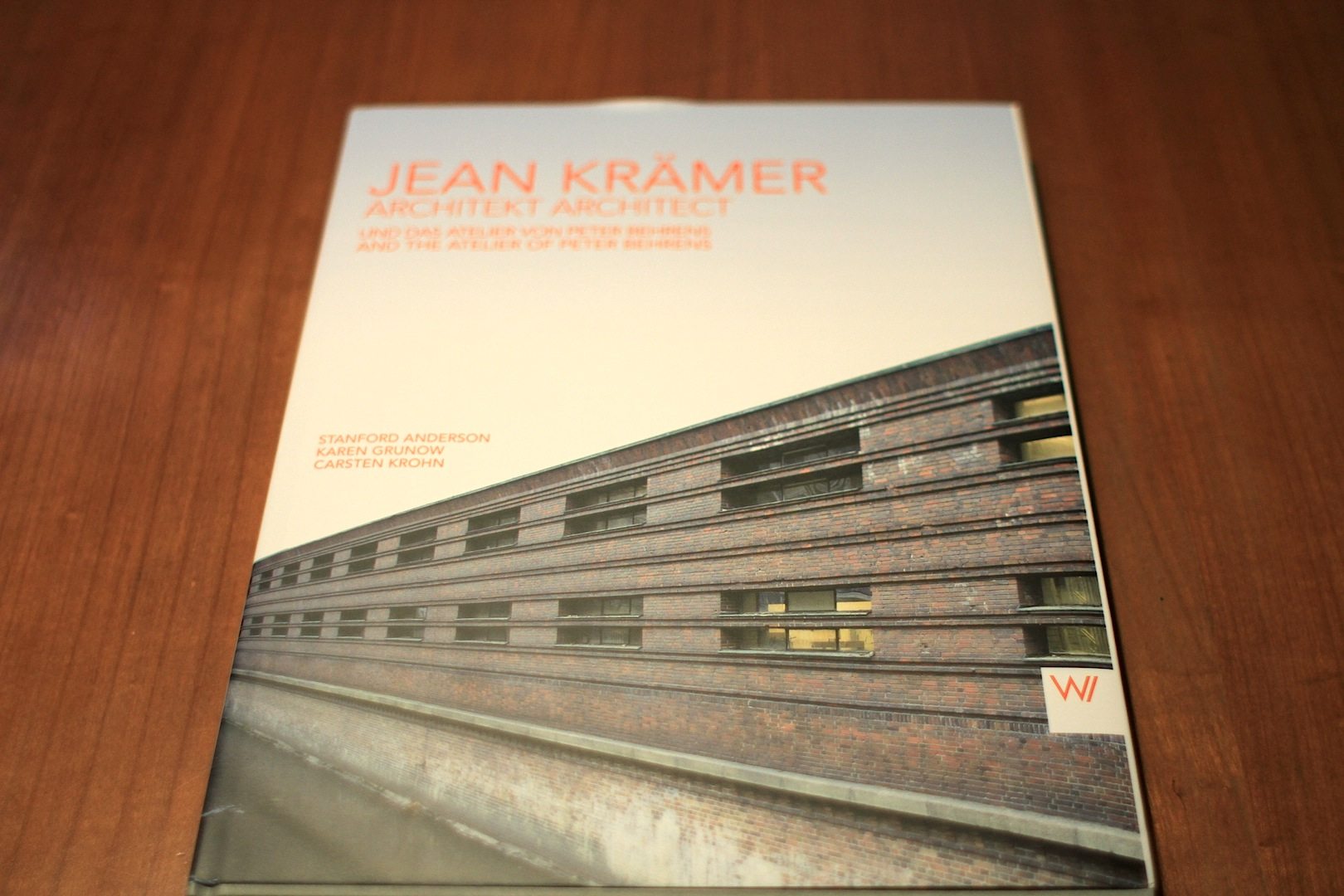 "Jean Krämer Architekt / Architect". Cover des in der Weimarer Verlagsgesellschaft erschienenen Buchs