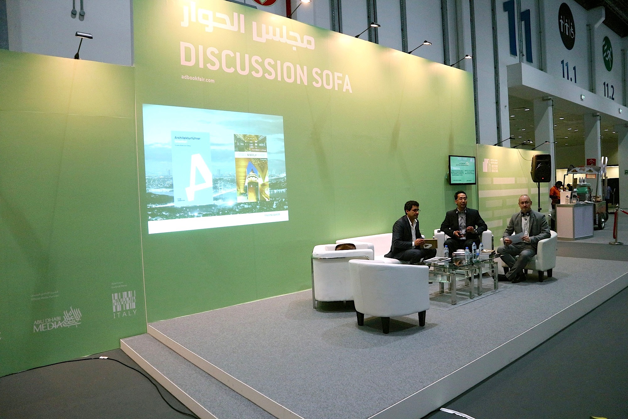 At the Discussion Sofa of the ADIBF with host Mustafa Al-Slaiman presenting the Architectural Guide United Arab Emirates with Jan Dimog and Hendrik Bohle.