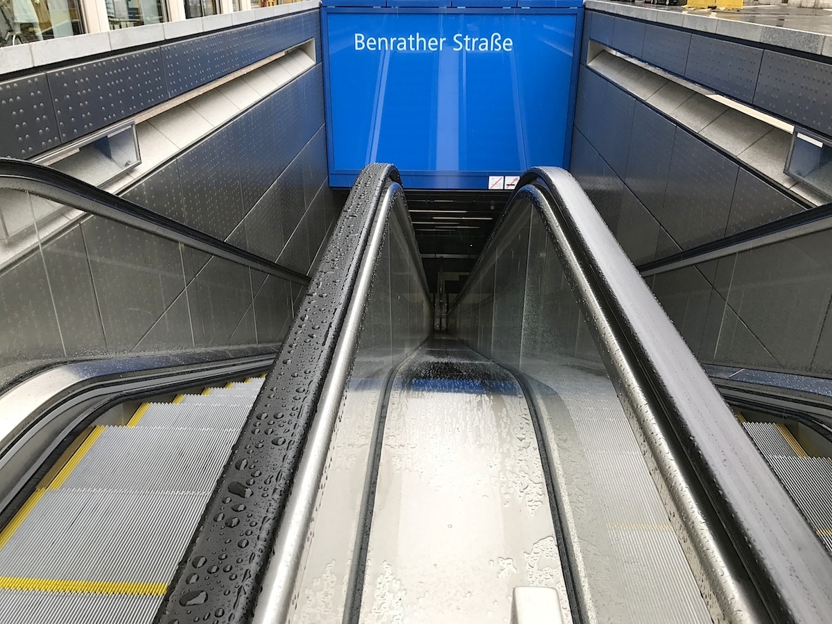 Station Benrather Straße. "Himmel oben, Himmel unten" von Thomas Stricker