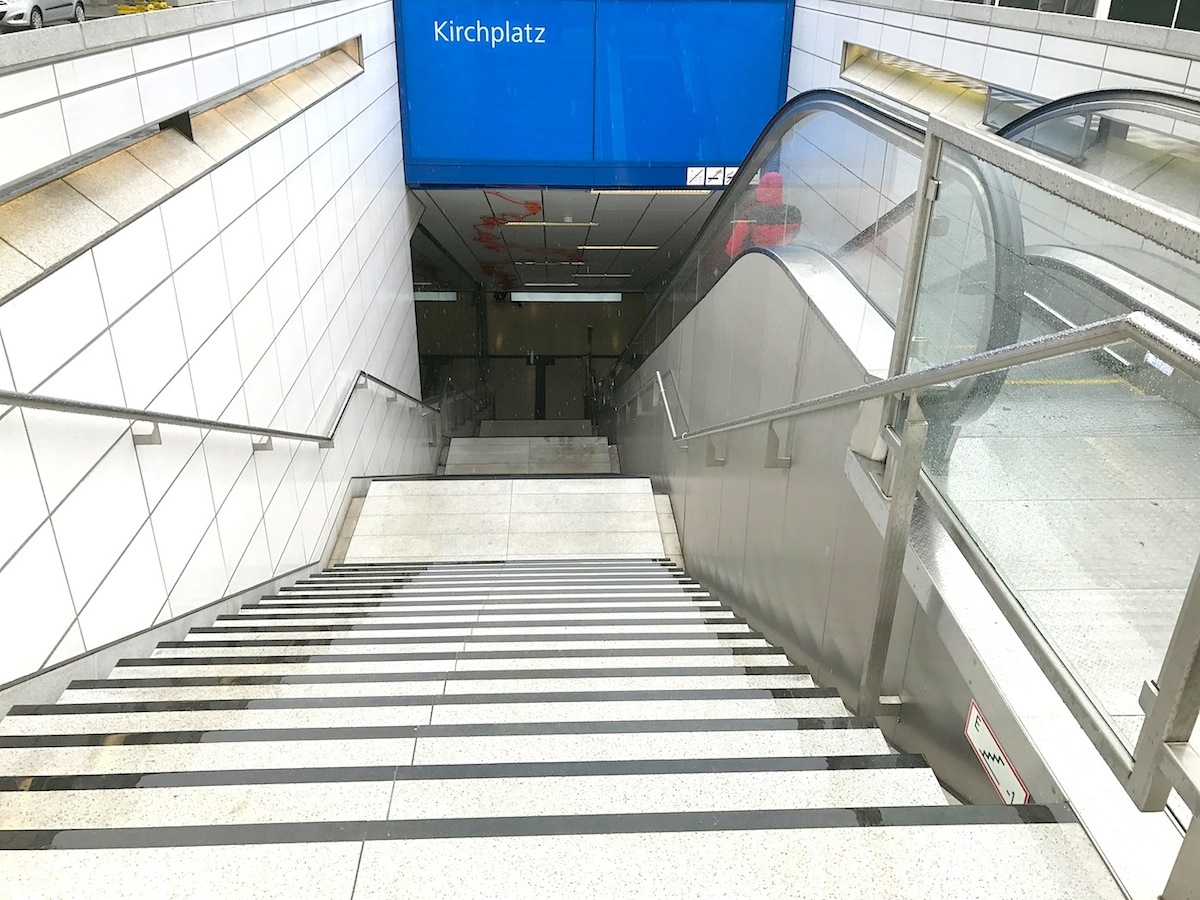 Station Kirchplatz. "Spur X" von Enne Haehnle