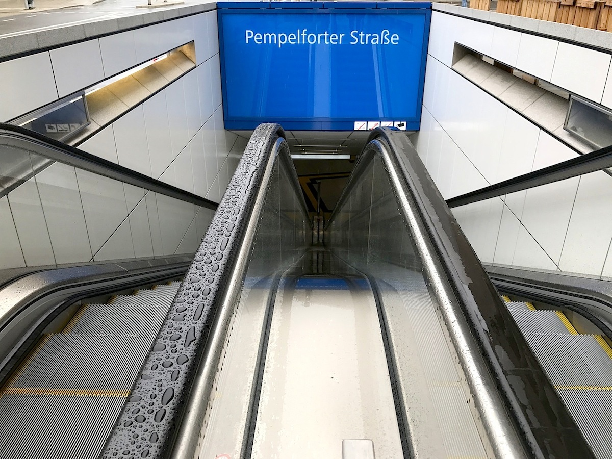 Station Pempelforter Straße. "Surround" von Heike Klussmann