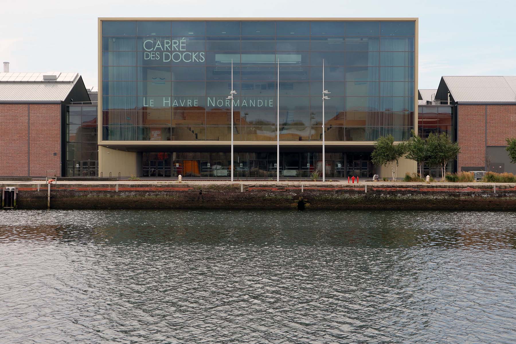 Parcours Les Bassins. Ein weiteres Highlight das Kongresszentrum Carré des Docks von Paul Andreu und Thomas Richez.