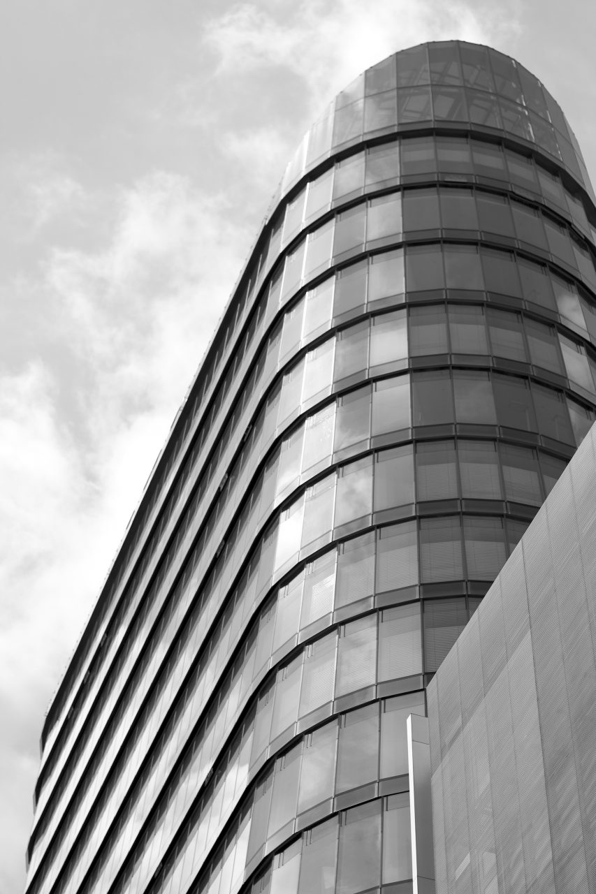 SIGN!. Von Murphy / Jahn, Chicago / Berlin. Fertigstellung 2010. 20-geschossiges Bürohochhaus mit insgesamt 75 Meter Höhe.