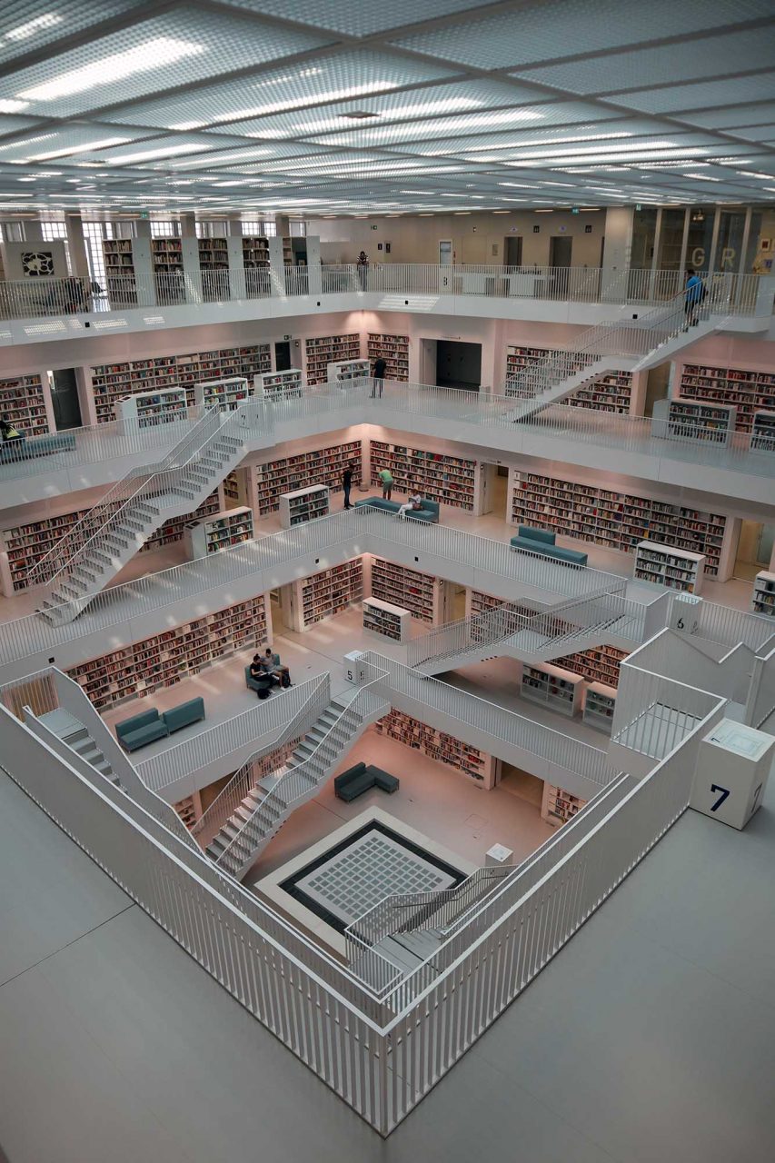 Stadtbibliothek. "Plattenbau"