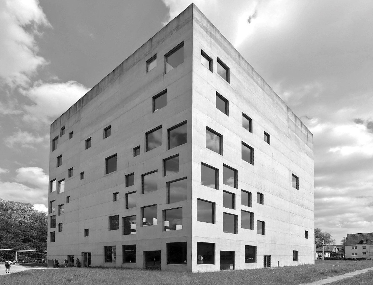 SANAA Gebäude. Entwurf: Sejima and Nishizawa and Associates (SANAA) mit den Architekten Nicole Berganski, Böll und Krabel. Fertigstellung: 2006.