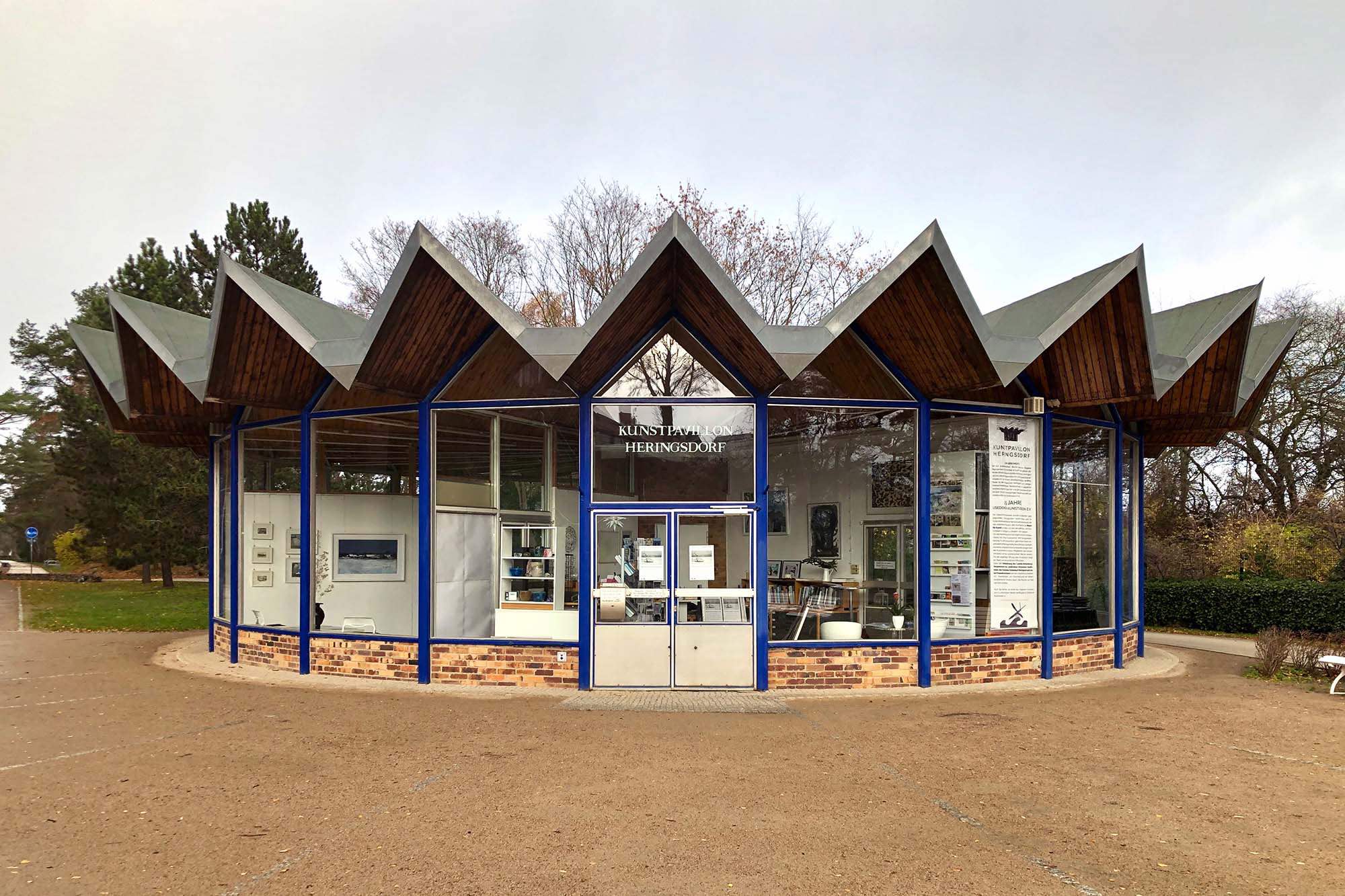 Kunstpavillon in Heringsdorf – Gefaltet, gekrümmt, gebogen (Ulrich Müther) [Usedom]