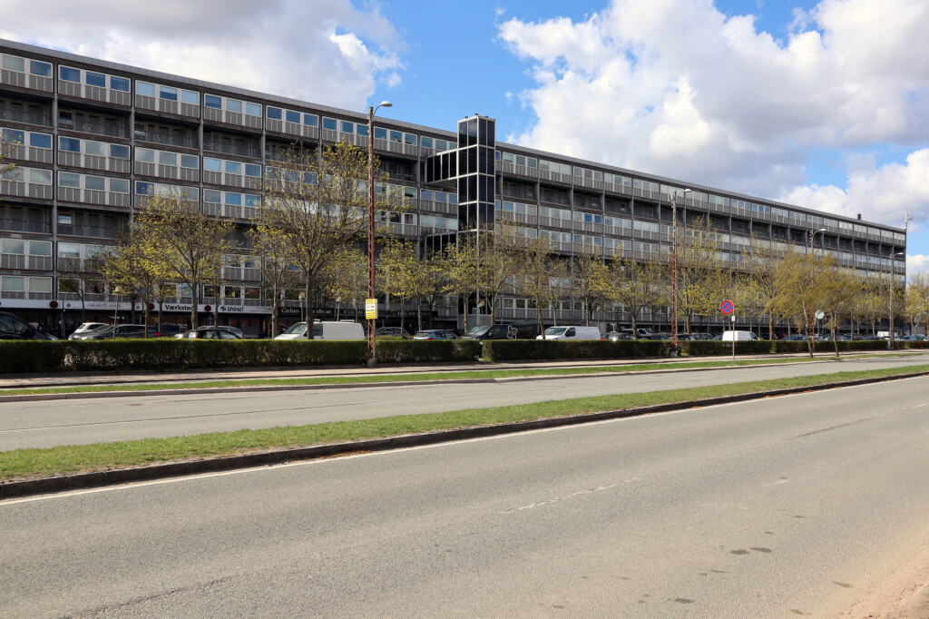 Die Wohnmaschine wurde 1958 nach Entwürfen einer Architektengruppe um Arne Jacobsen fertiggestellt.