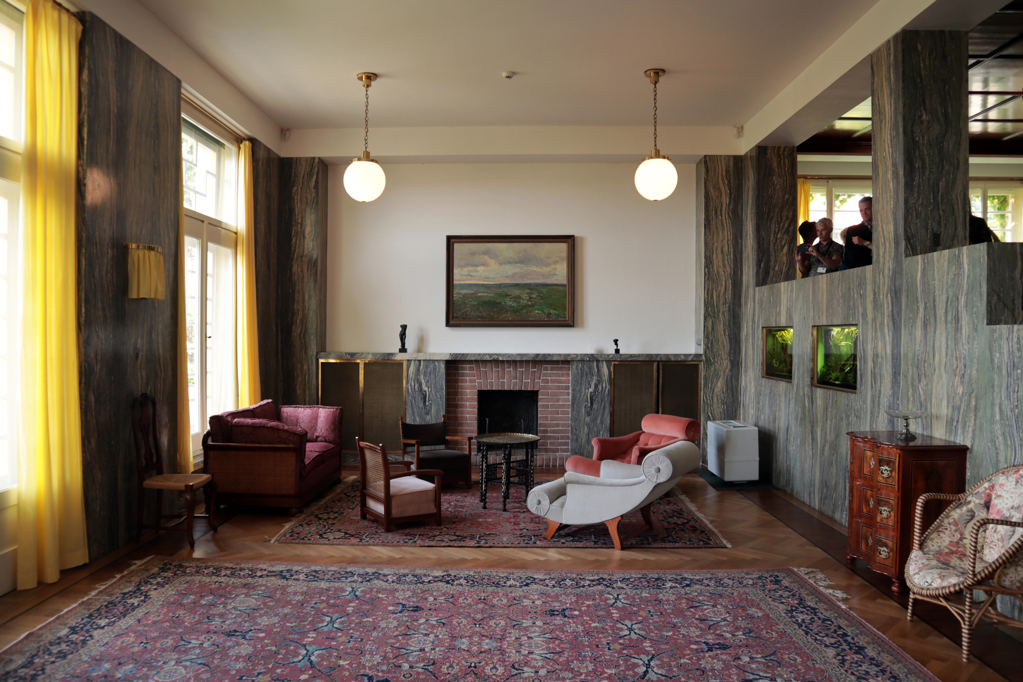 Adolf Loos entwarf die Villa zusammen mit Karel Lhota für den Bauunternehmer František Müller und sein Frau Milada.