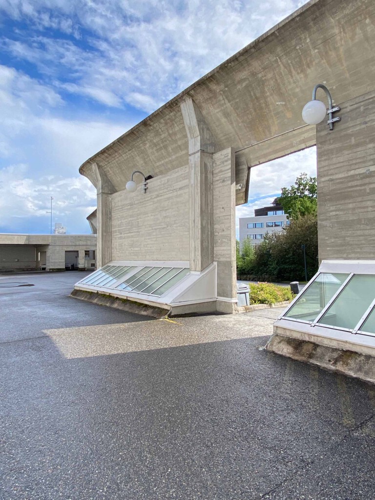 Das Bauwerk entstand 1970 nach einem Entwurf von Alvar Aalto.