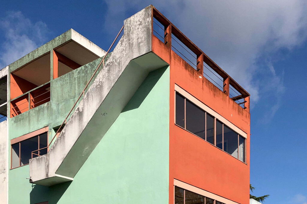 Cité Frugès – Horizontblau und jadegrün (Le Corbusier) (Pierre Jeanneret) [Pessac]