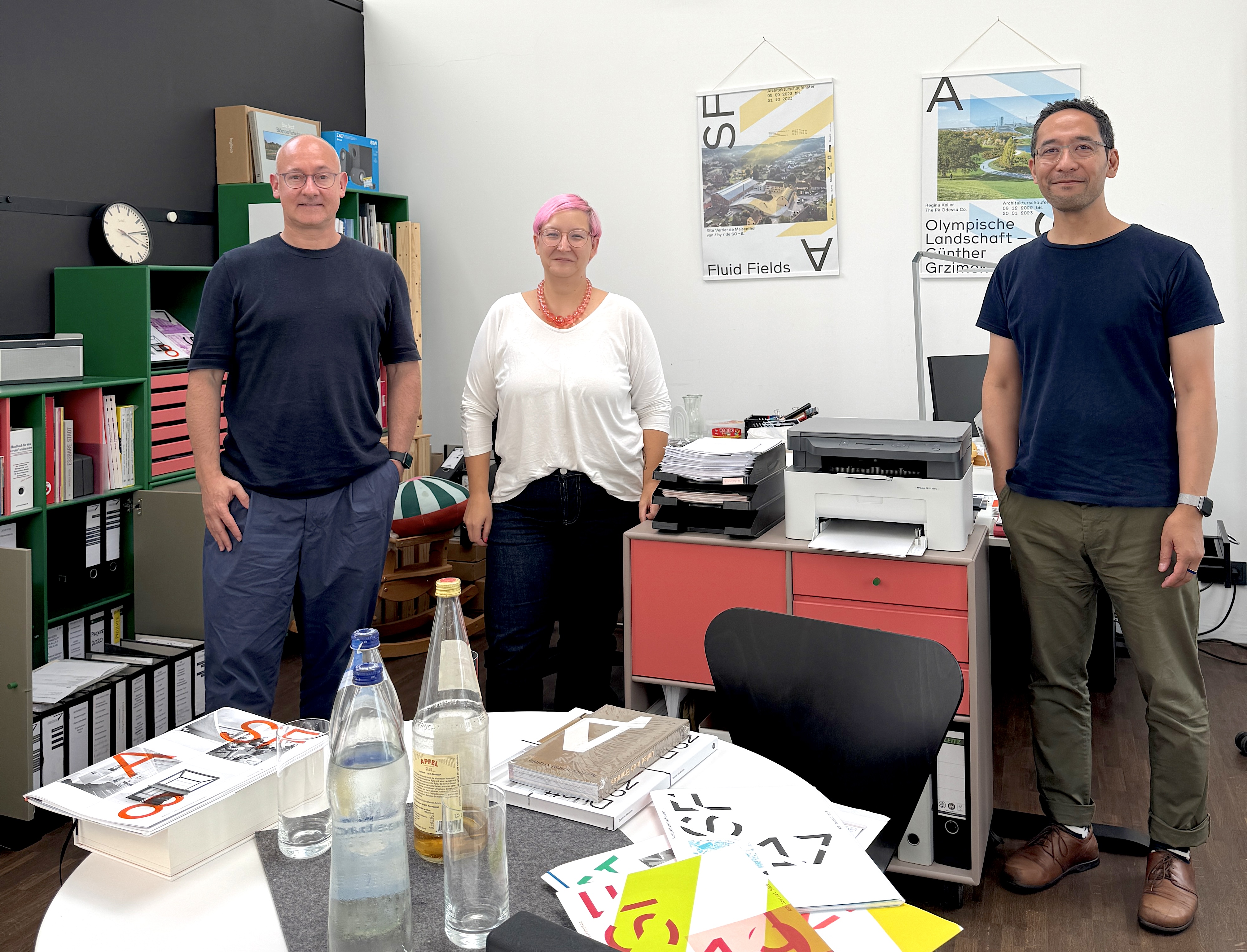 THE LINK-Gründer Hendrik Bohle und Jan Dimog mit Stefanie Lampe, der Leitung des ASF e.V.