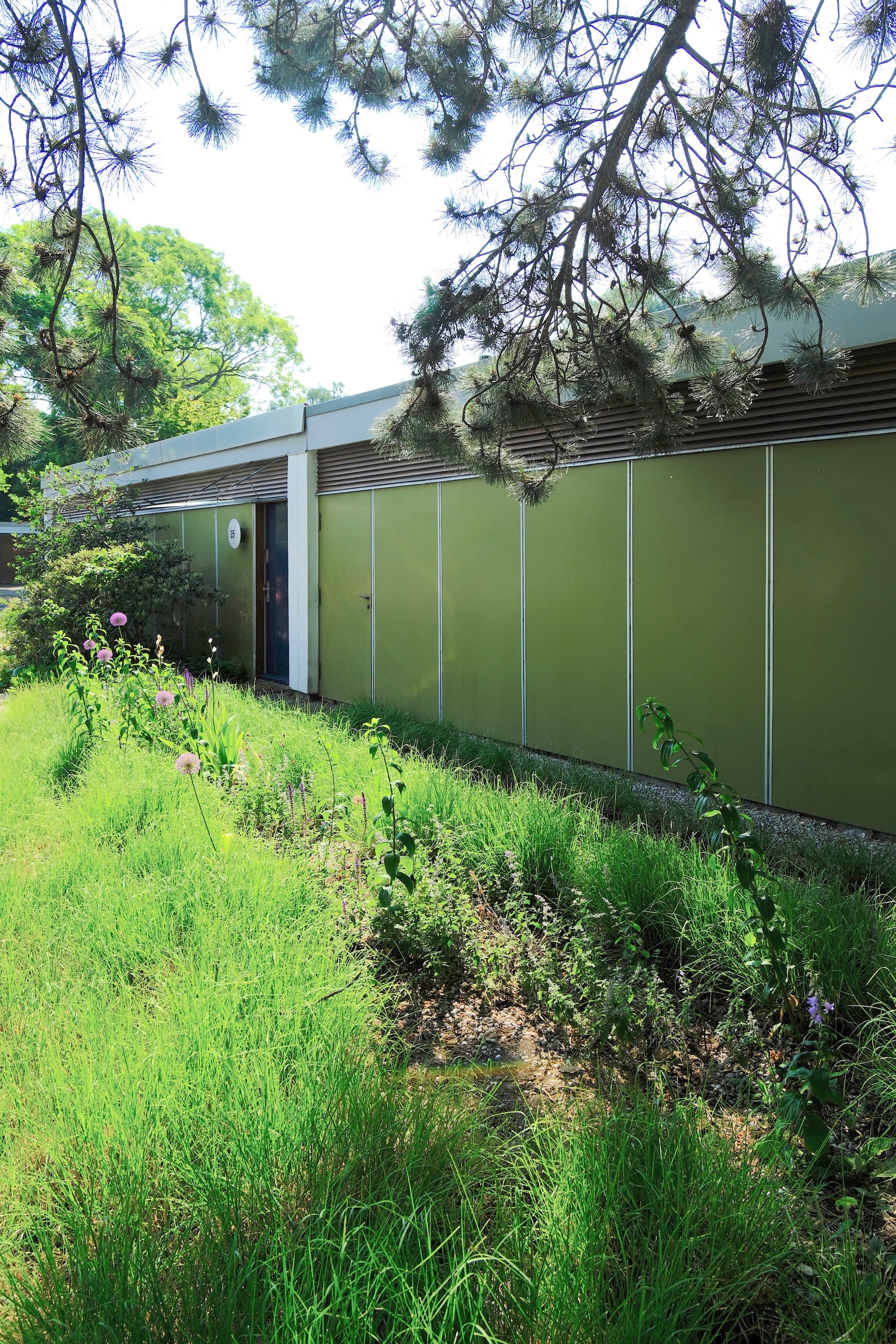 Entworfen von Arne Jacobsen, 1957 fertiggestellt.