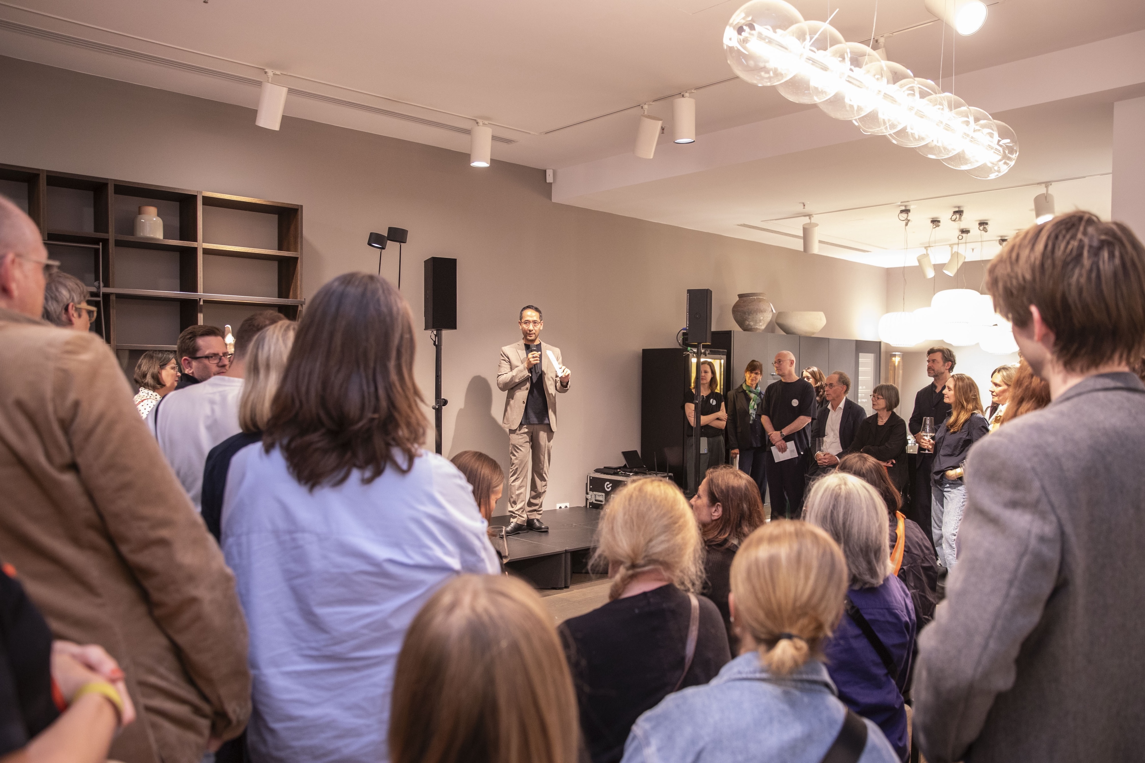 Die Vernissage zeigte, wie gut Nordic Masterpieces in Hamburg ankommt: als filmische Installation, als Gesprächsanlass und als Beitrag zum 11. Hamburger Architektur Sommer.